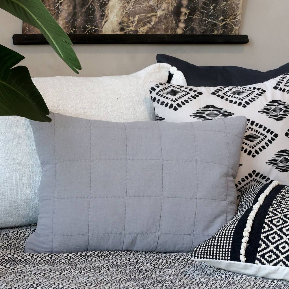 Coussin matelassé gris