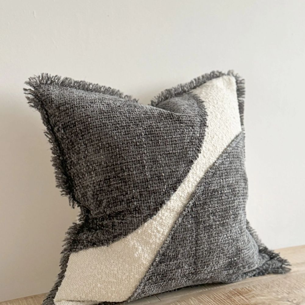 Coussin à franges Sofia couleur anthracite