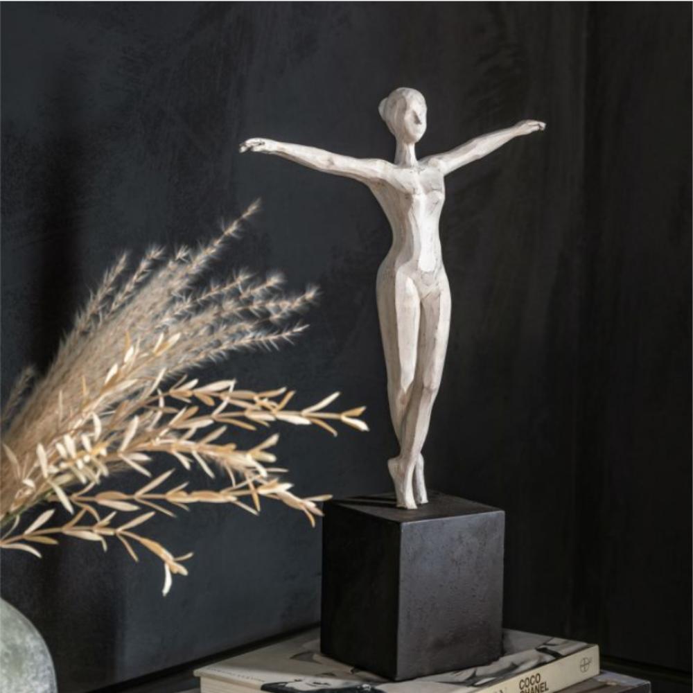 Sculpture de ballerine pirouette