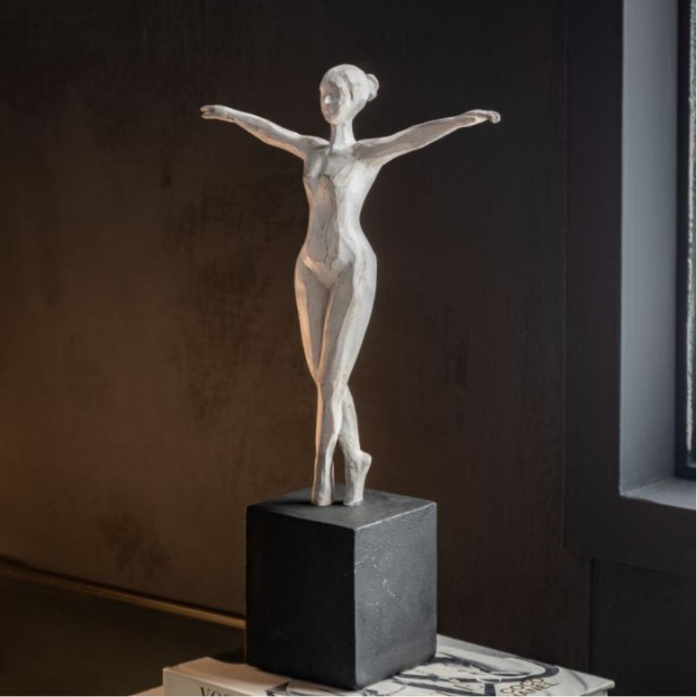 Sculpture de ballerine pirouette