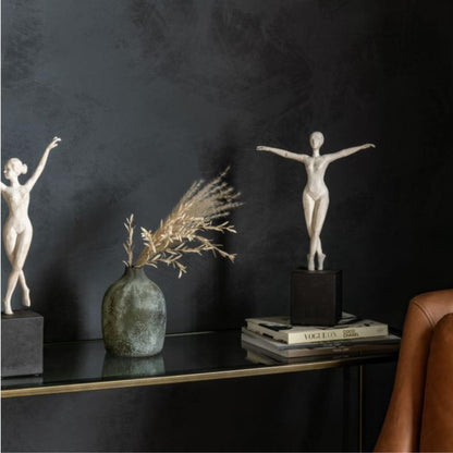 Sculpture de ballerine pirouette