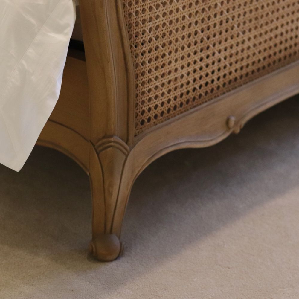 Lit en rotin Chic 180 cm Super King | Frêne vieilli Mindy | Design français