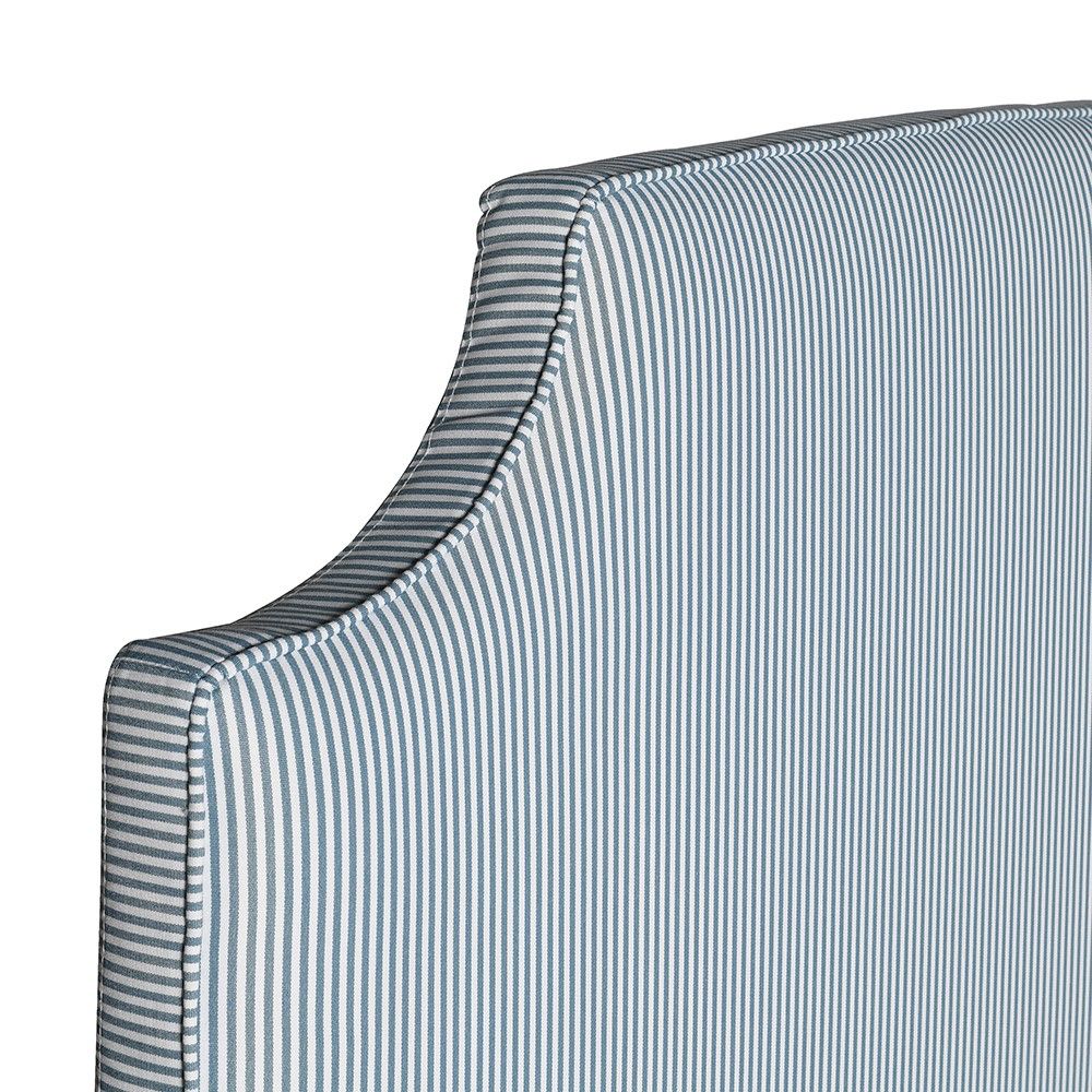 Lit Madeleine 150 cm (King Size) | Linge de lit à fines rayures bleues et blanches | Style classique