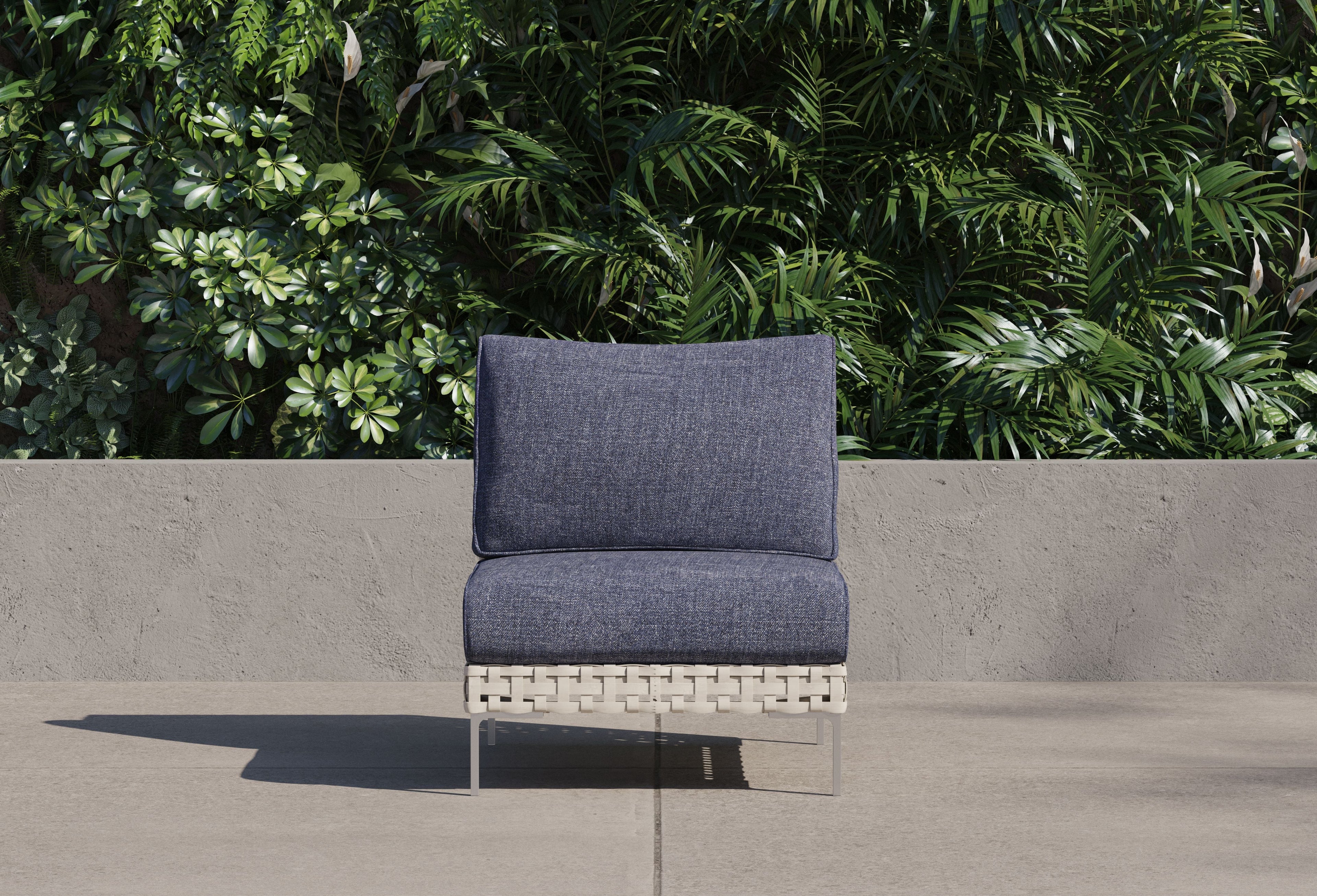 Chaise d'extérieur sans accoudoirs en osier à tissage ouvert