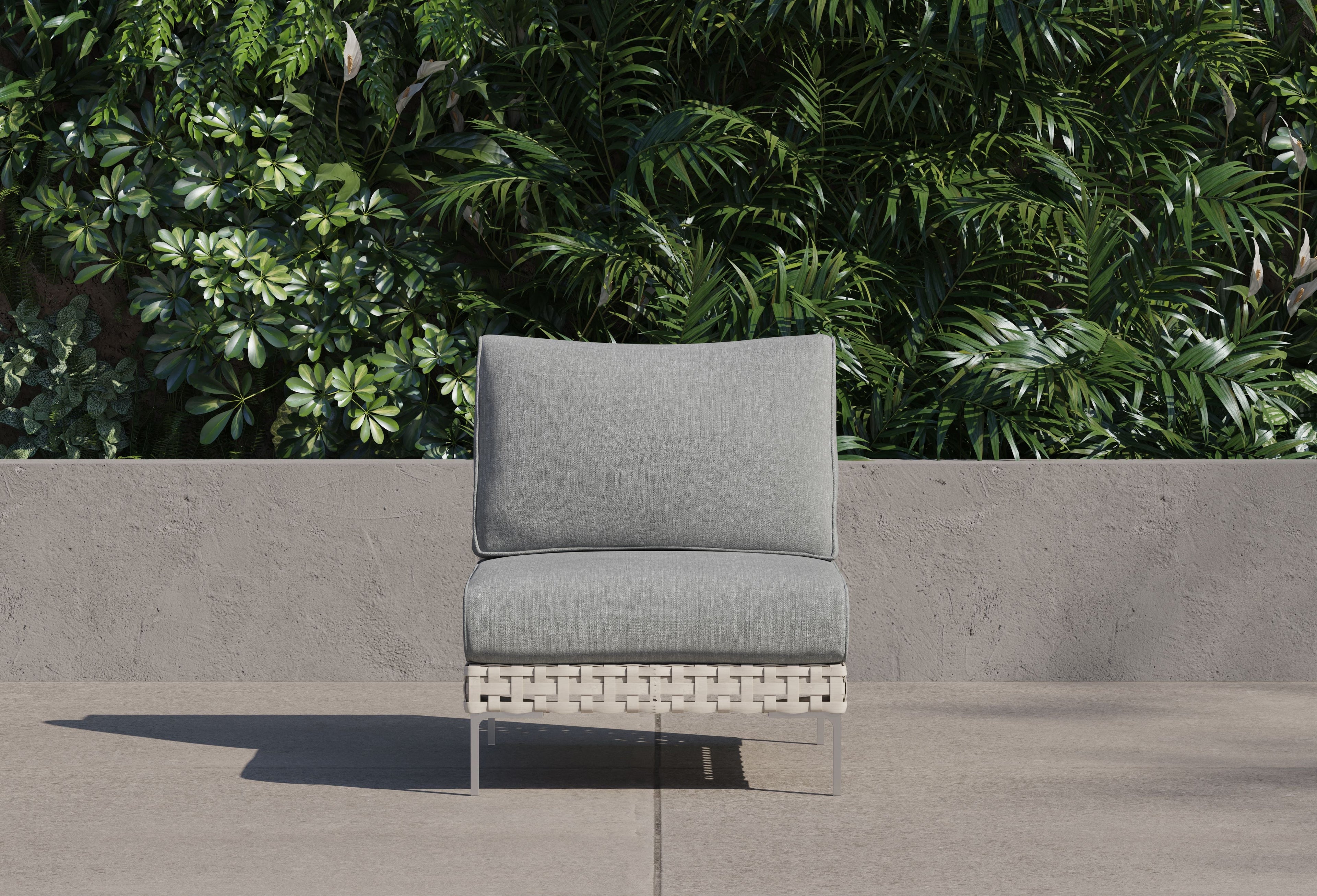Chaise d'extérieur sans accoudoirs en osier à tissage ouvert