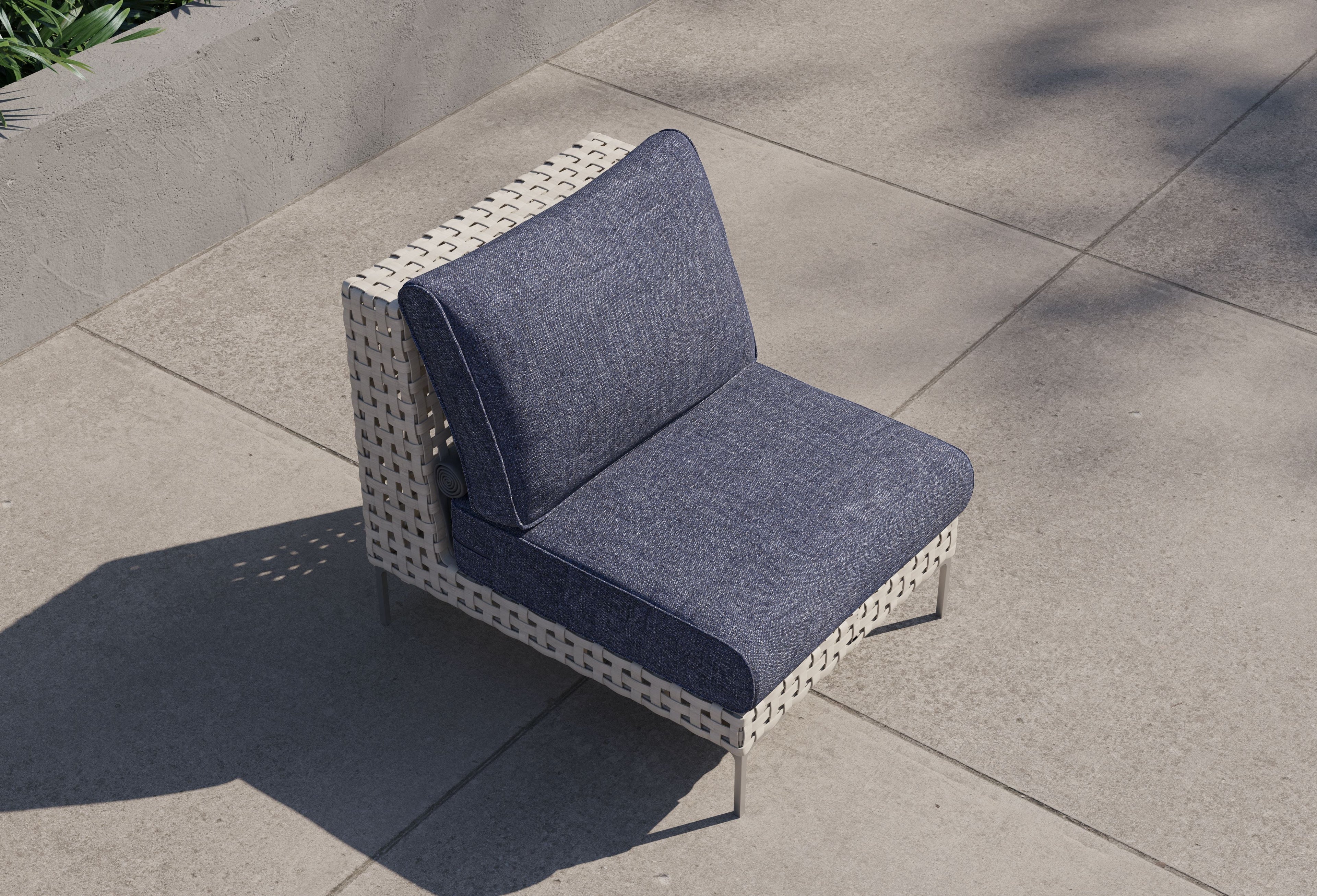 Chaise d'extérieur sans accoudoirs en osier à tissage ouvert