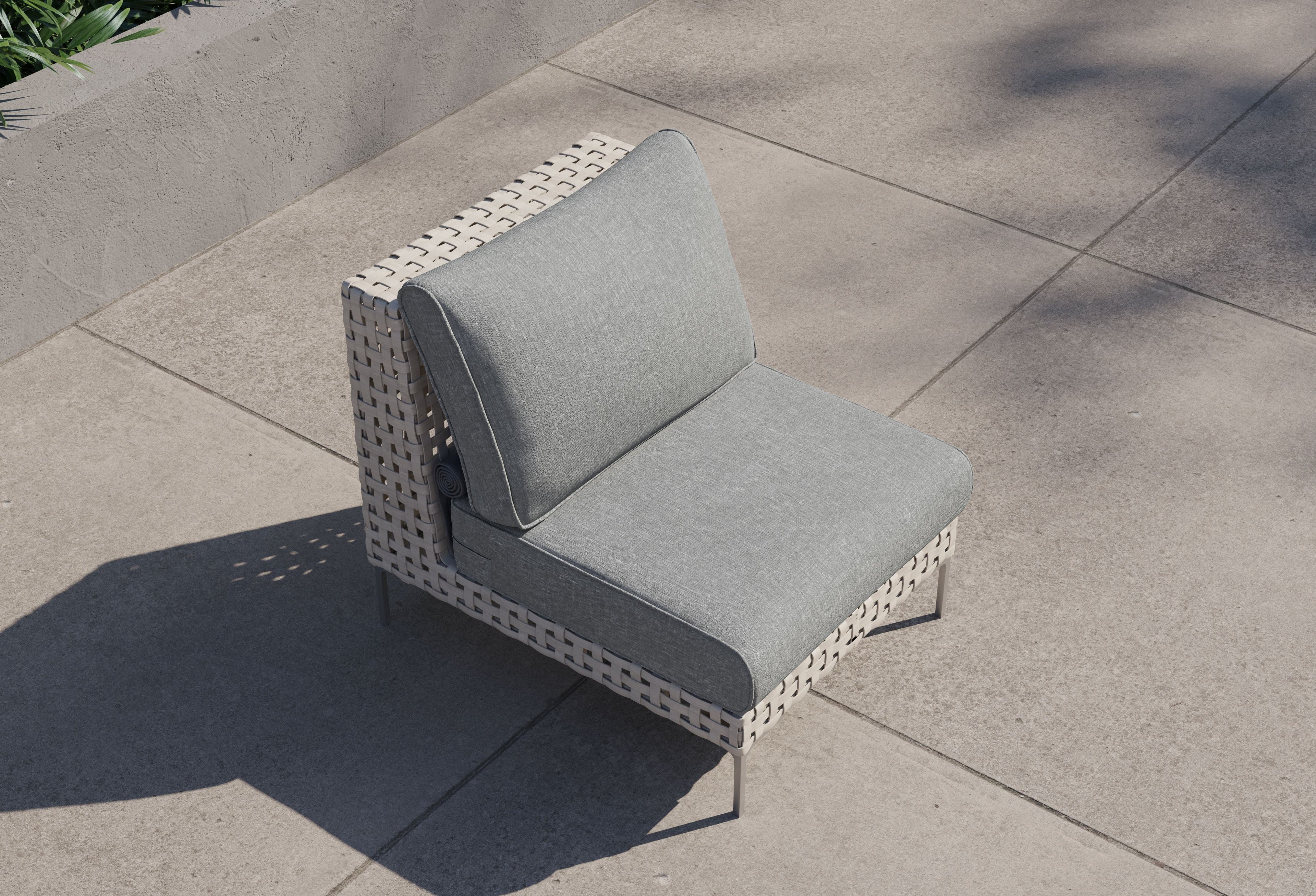Chaise d'extérieur sans accoudoirs en osier à tissage ouvert