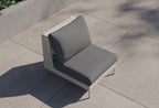Chaise d'extérieur sans accoudoirs en osier à tissage ouvert