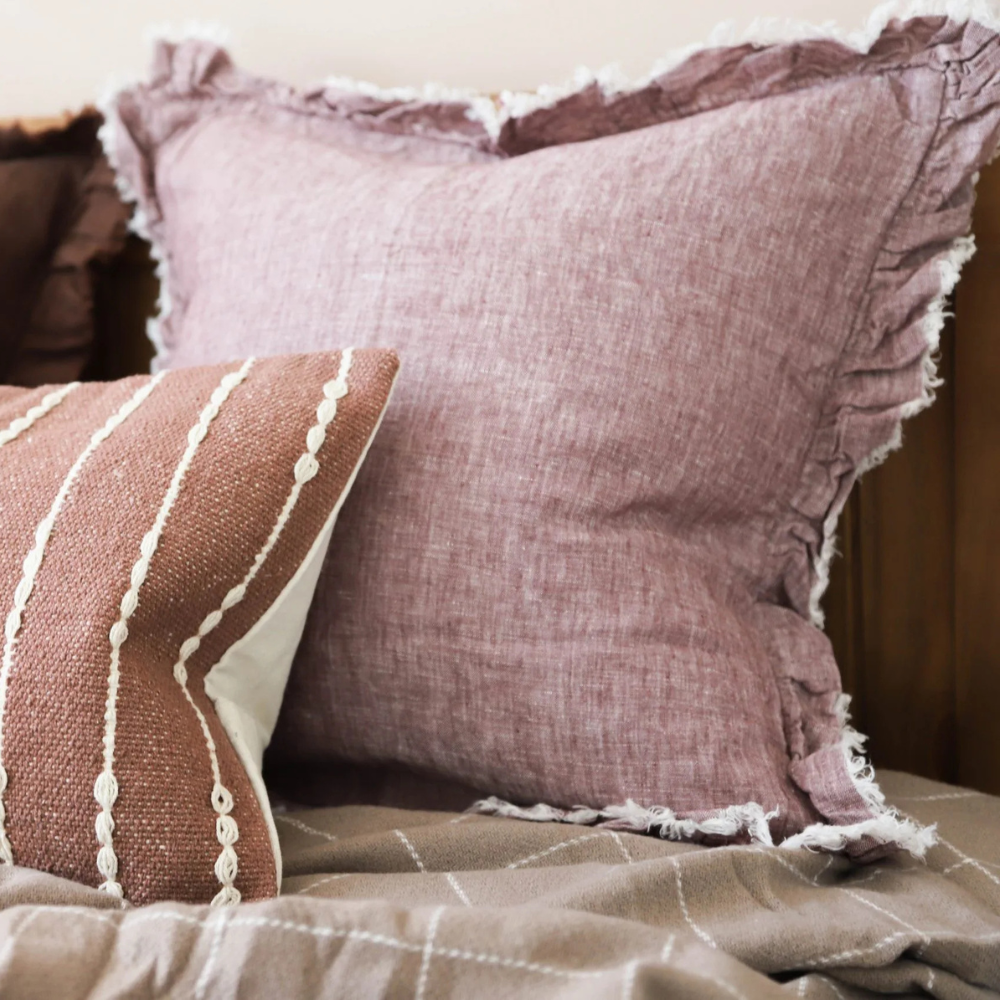Coussin en lin prune lavé