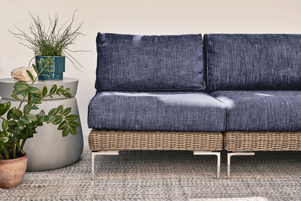 Causeuse d'extérieur en osier marron avec chaises sans accoudoirs - 4 places