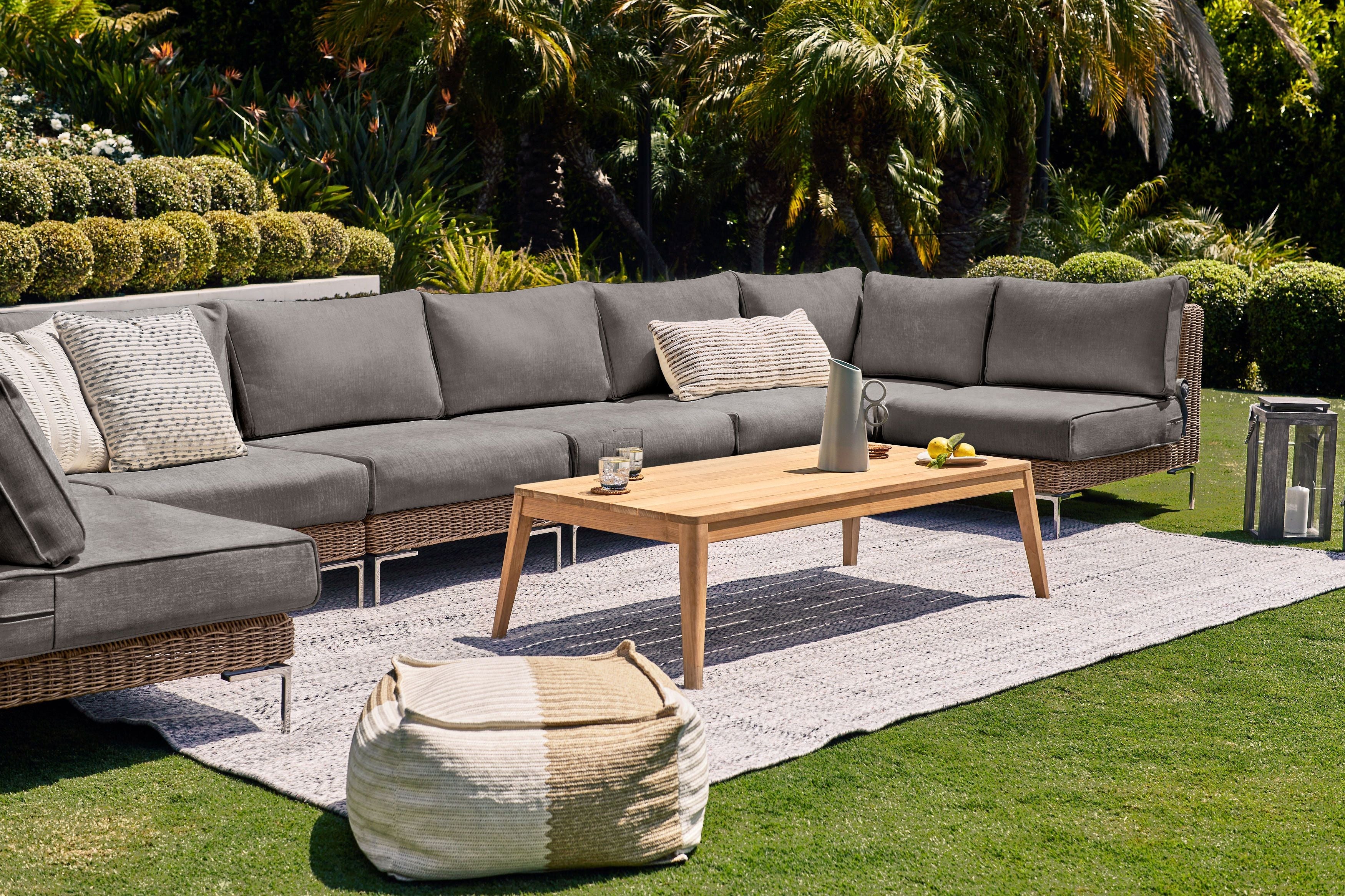 Causeuse d'extérieur en osier marron avec chaises sans accoudoirs - 4 places