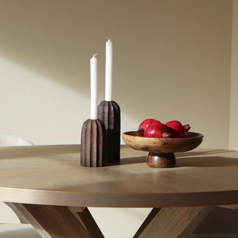 Porte-bougie en bois brun foncé