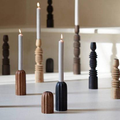 Porte-bougie en bois brun foncé