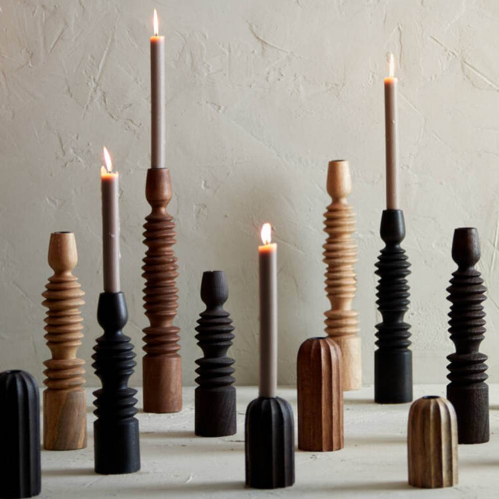 Porte-bougie en bois brun foncé