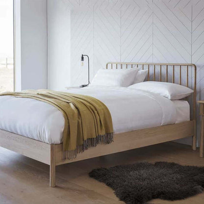 Lit à fuseaux Wycombe Super King 180 cm | Chêne massif | Design scandinave