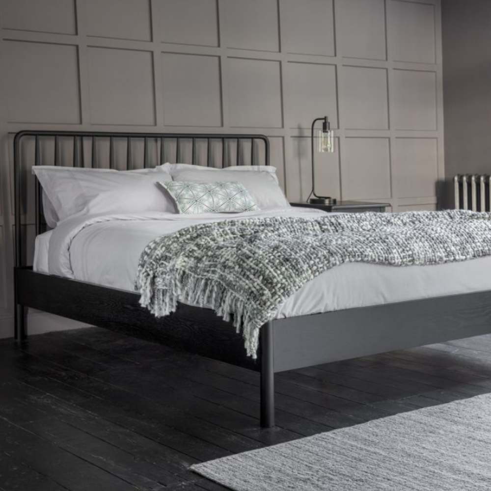 Lit à fuseaux Winchester 152 cm (King Size) | Chêne massif noir | Design scandinave