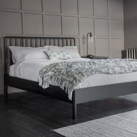 Lit à fuseaux Winchester 152 cm (King Size) | Chêne massif noir | Design scandinave
