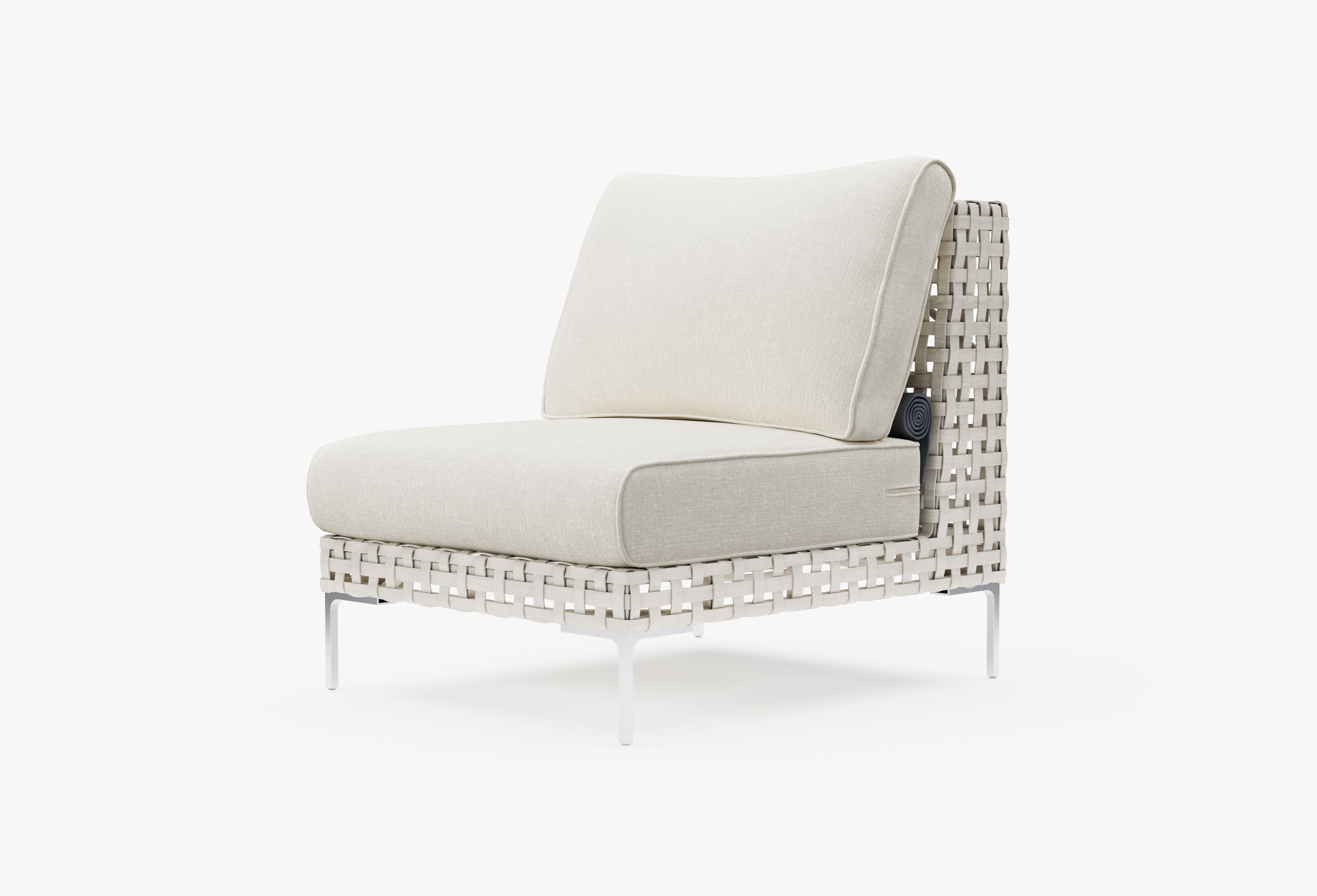 Chaise d'extérieur sans accoudoirs en osier à tissage ouvert