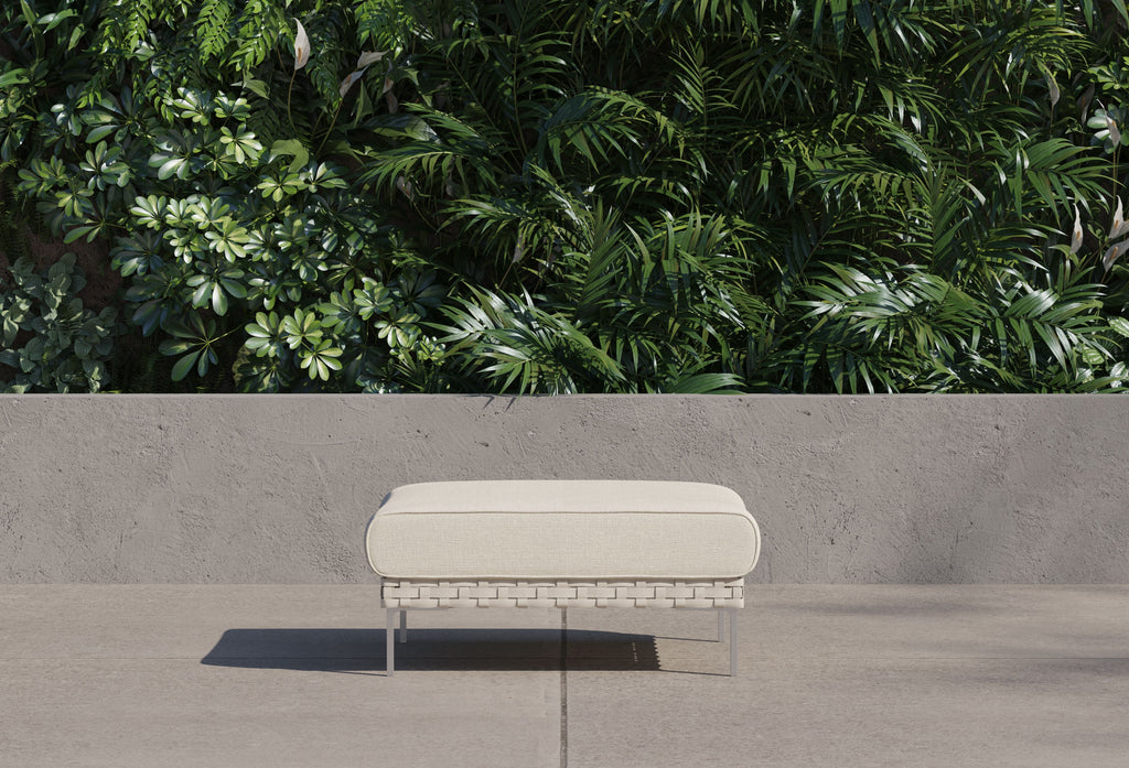 Pouf d'extérieur en osier à tissage ouvert