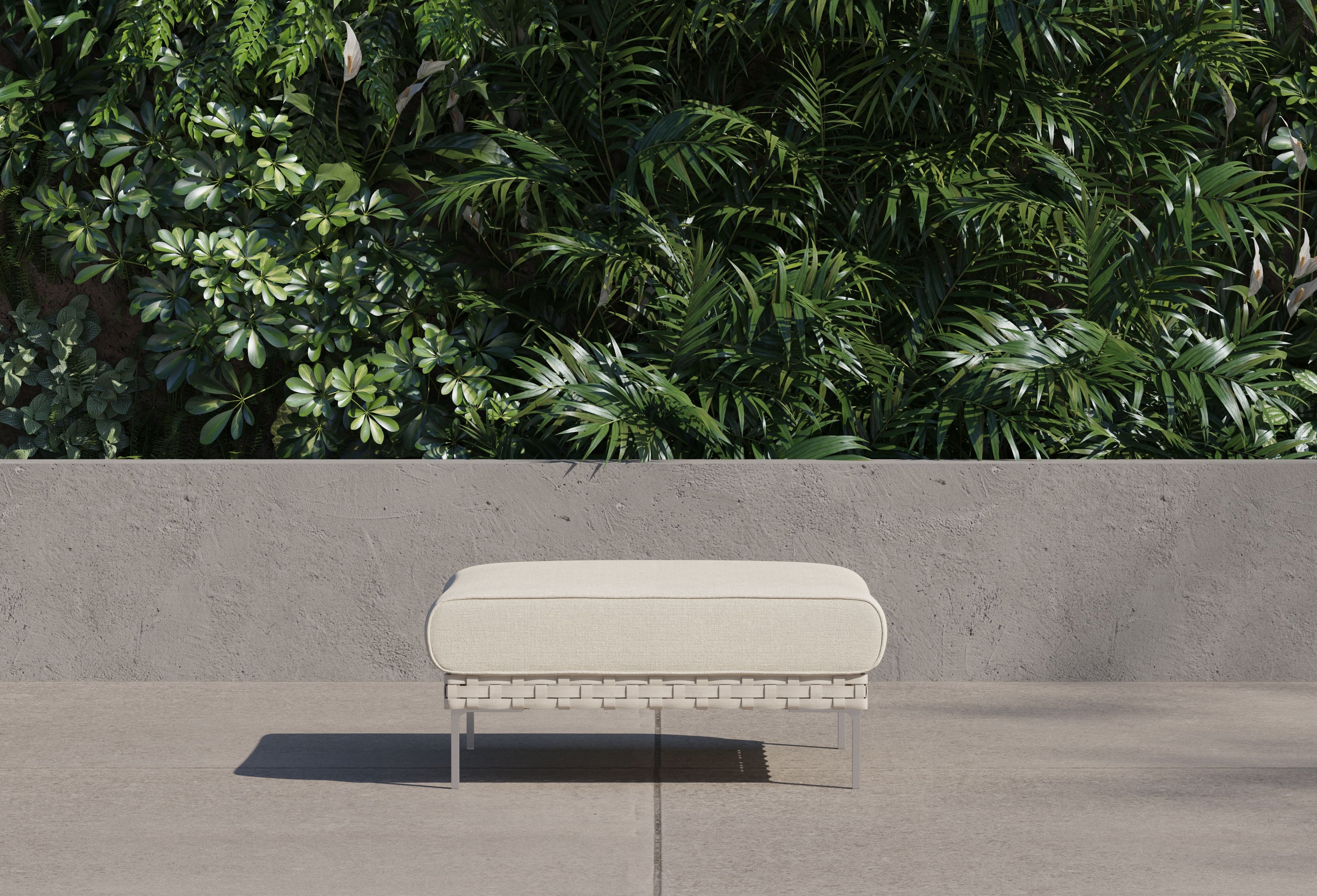 Pouf d'extérieur en osier à tissage ouvert