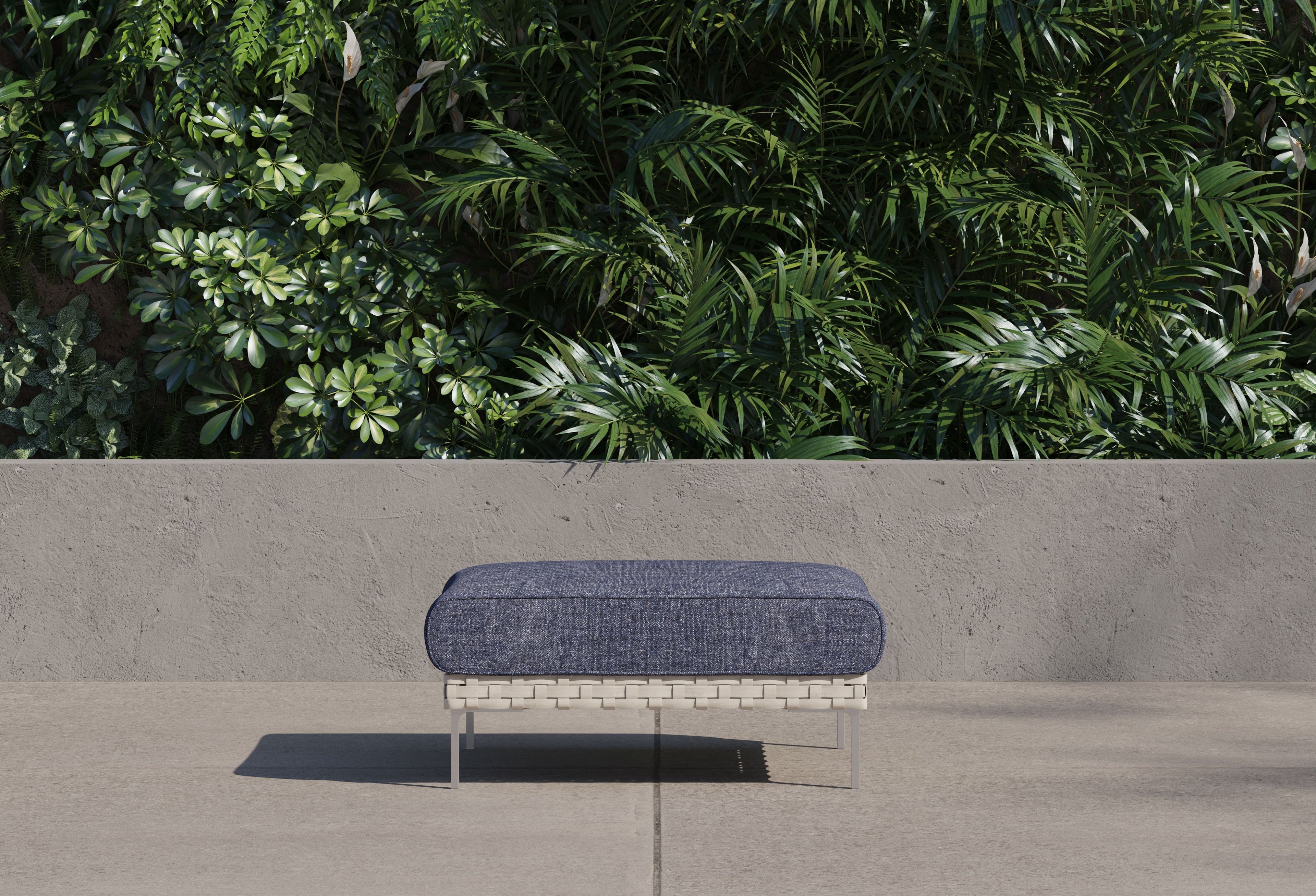 Pouf d'extérieur en osier à tissage ouvert