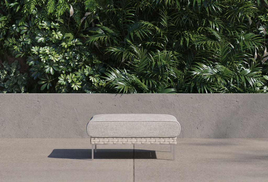 Pouf d'extérieur en osier à tissage ouvert
