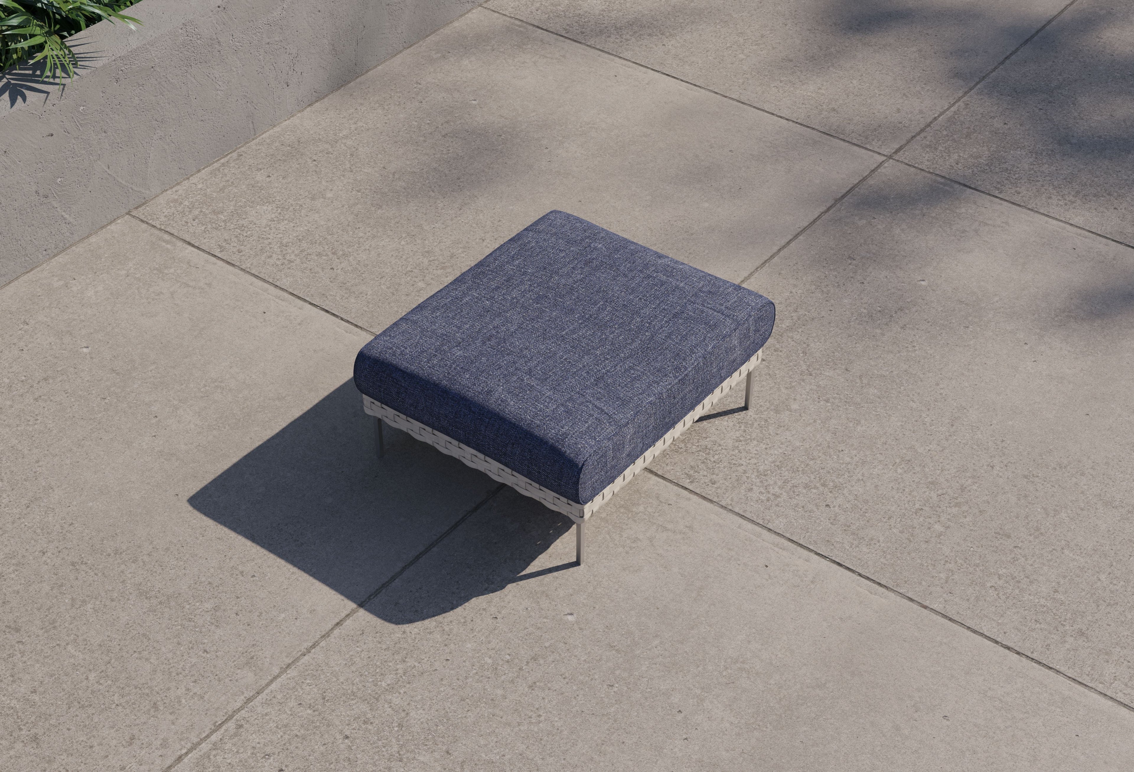 Pouf d'extérieur en osier à tissage ouvert