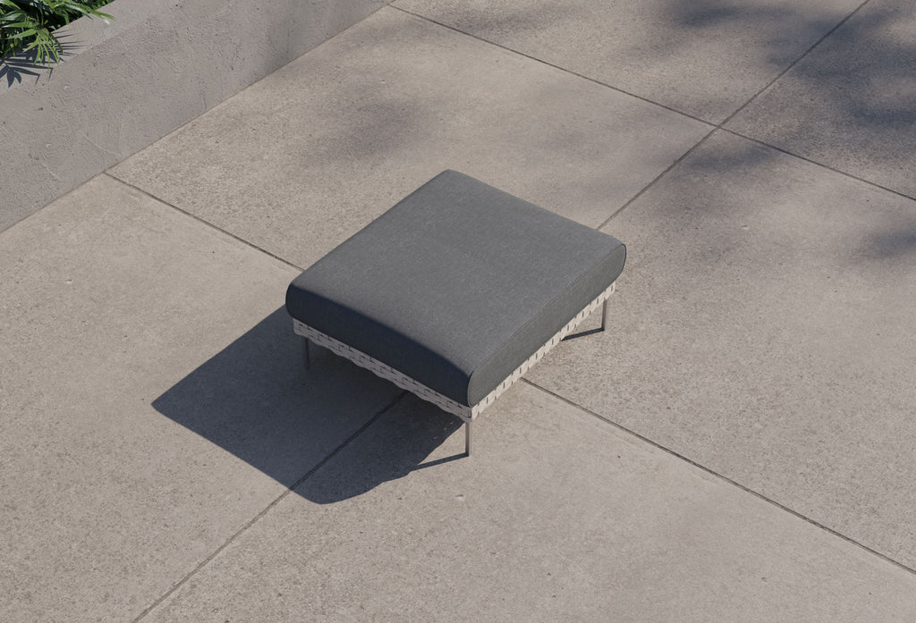 Pouf d'extérieur en osier à tissage ouvert