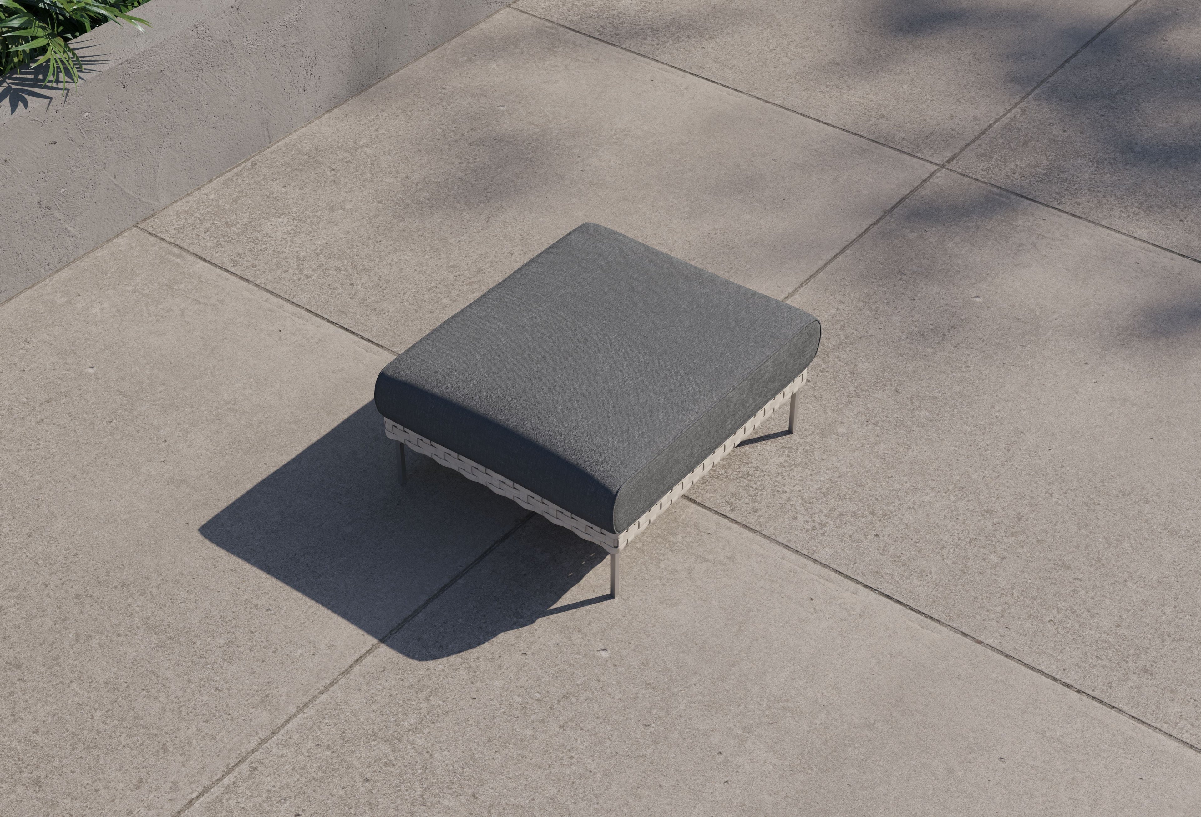 Pouf d'extérieur en osier à tissage ouvert