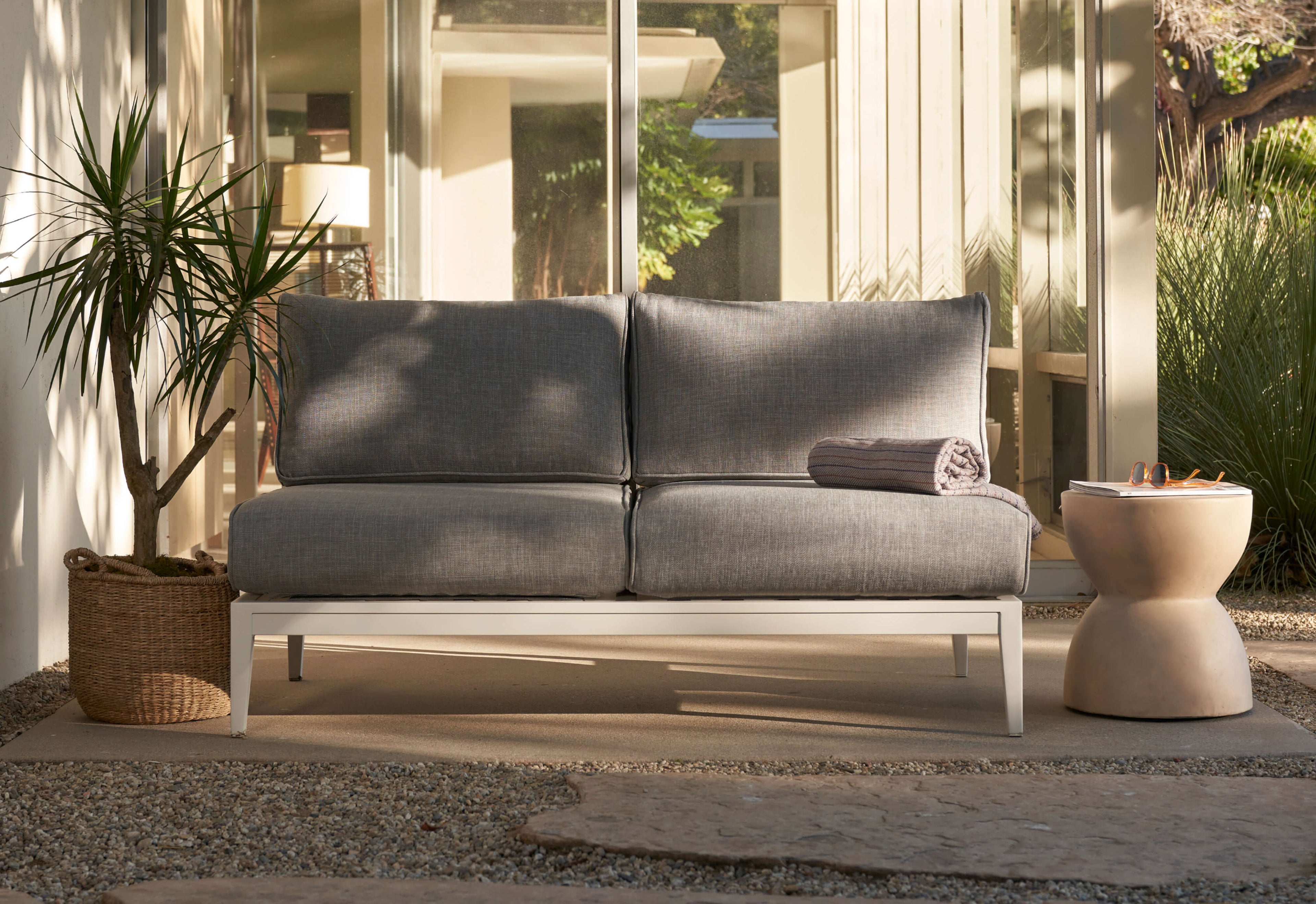 Chaise d'extérieur sans accoudoirs en aluminium blanc