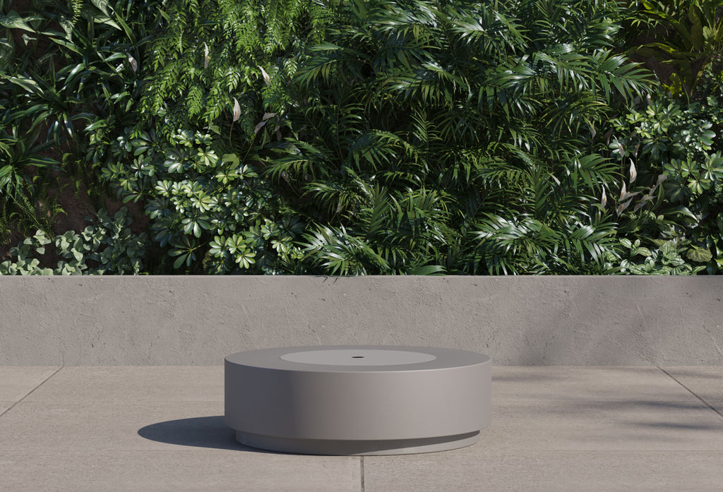 Table ronde en béton avec foyer