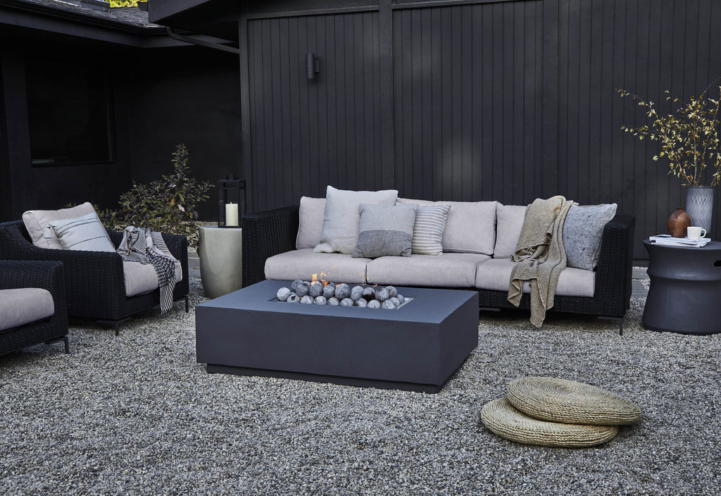 Pouf d'extérieur en osier noir