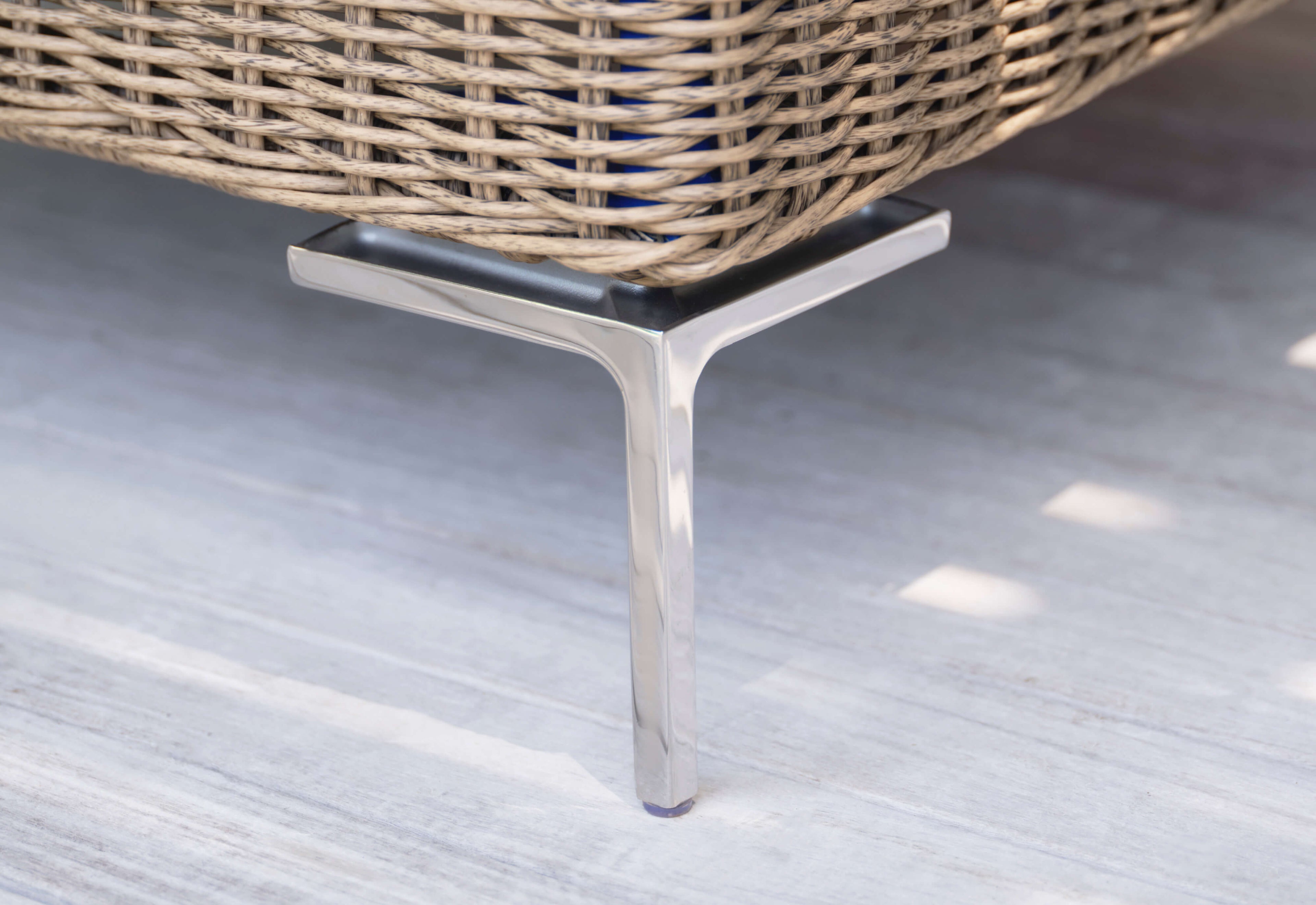 Causeuse d'extérieur en osier marron avec chaises sans accoudoirs - 4 places