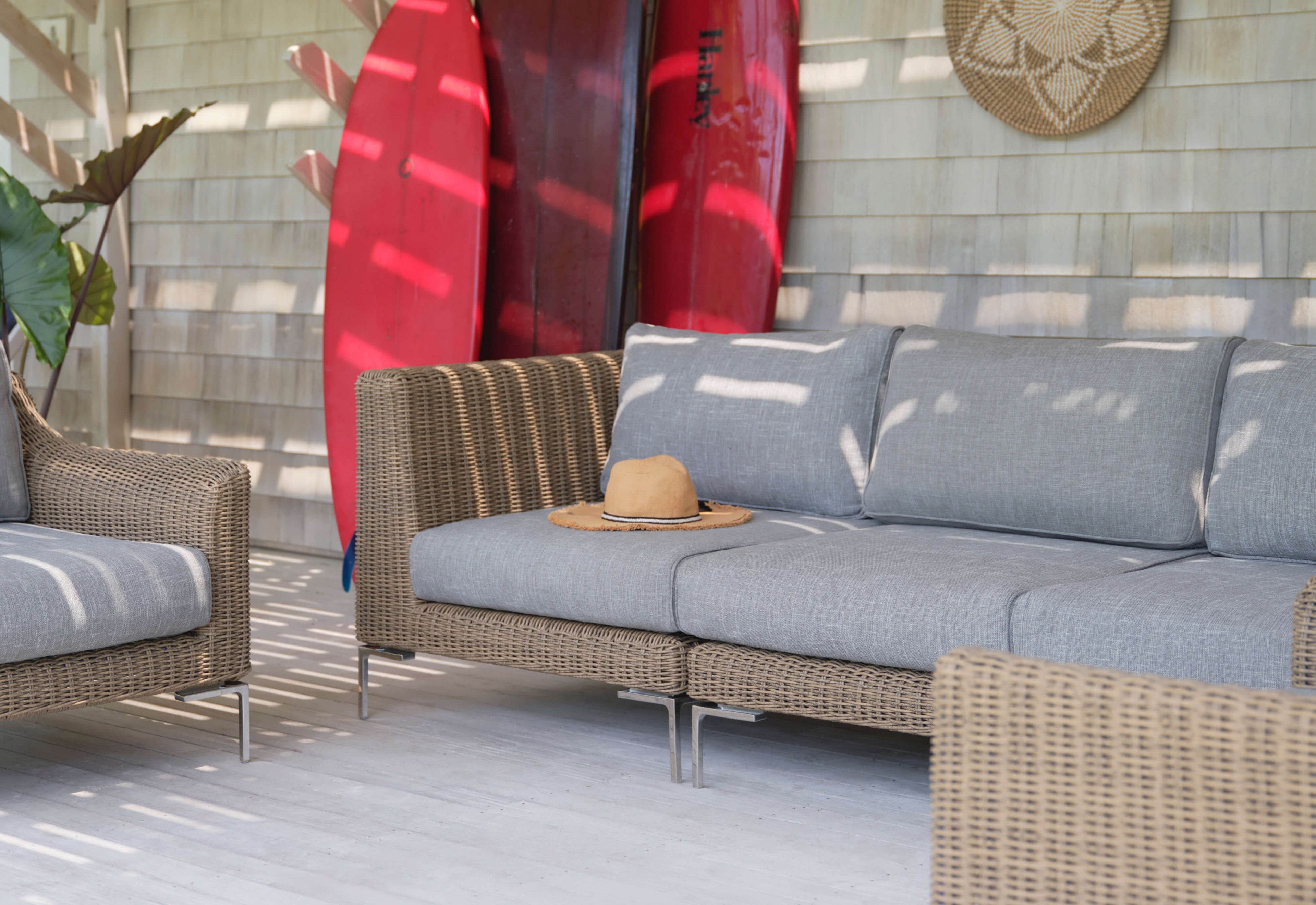 Causeuse d'extérieur en osier marron avec chaises sans accoudoirs - 4 places