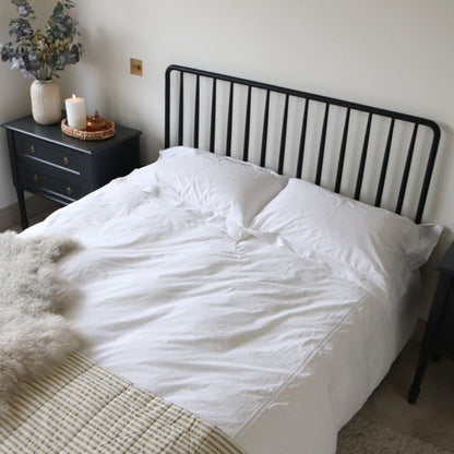 Lit double à fuseaux Winchester 137 cm | Chêne massif noir | Design scandinave