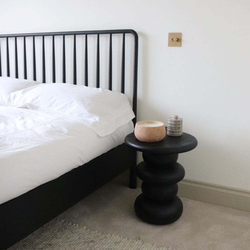 Lit double à fuseaux Winchester 137 cm | Chêne massif noir | Design scandinave