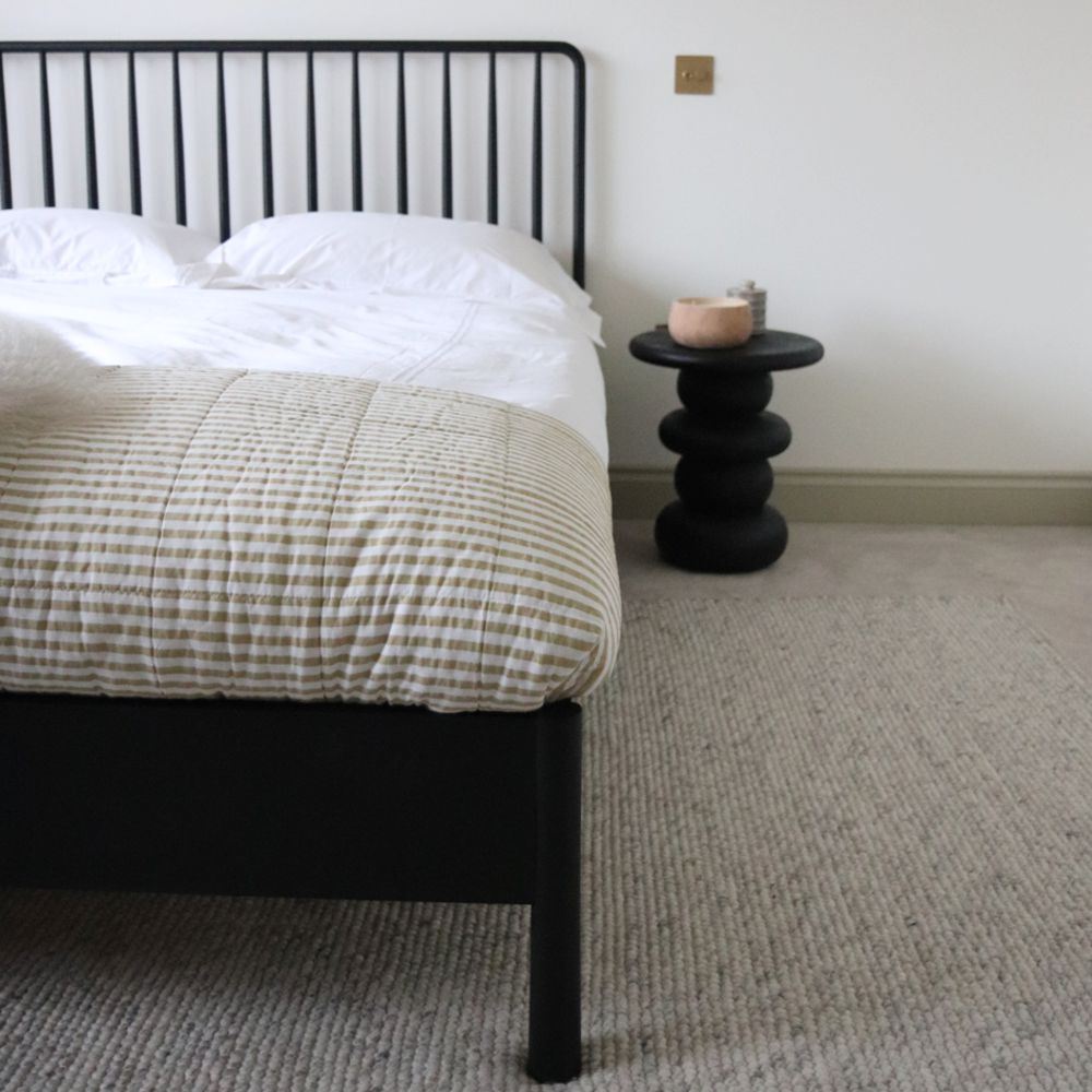 Lit double à fuseaux Winchester 137 cm | Chêne massif noir | Design scandinave