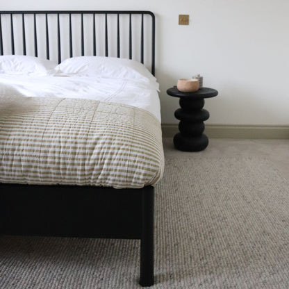 Lit double à fuseaux Winchester 137 cm | Chêne massif noir | Design scandinave